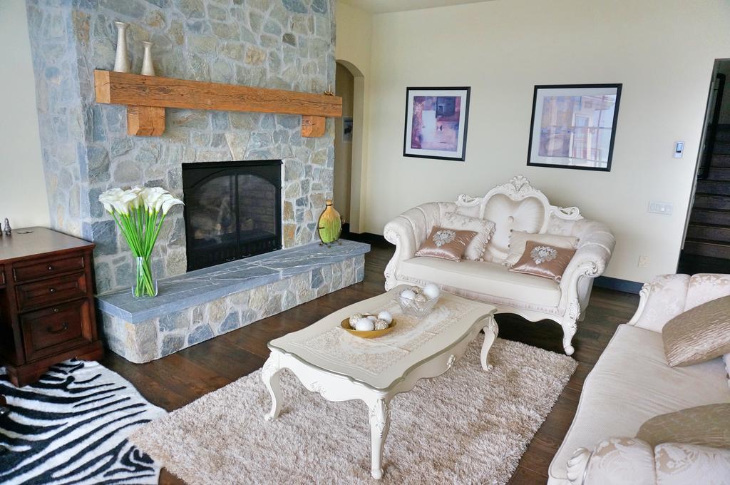 Mission Hill Lake View Villa Уест Келоуна Екстериор снимка