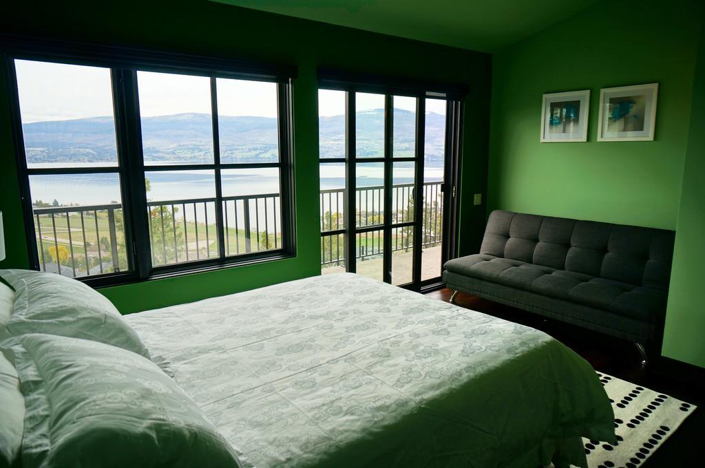 Mission Hill Lake View Villa Уест Келоуна Екстериор снимка