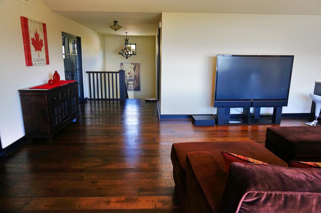Mission Hill Lake View Villa Уест Келоуна Екстериор снимка