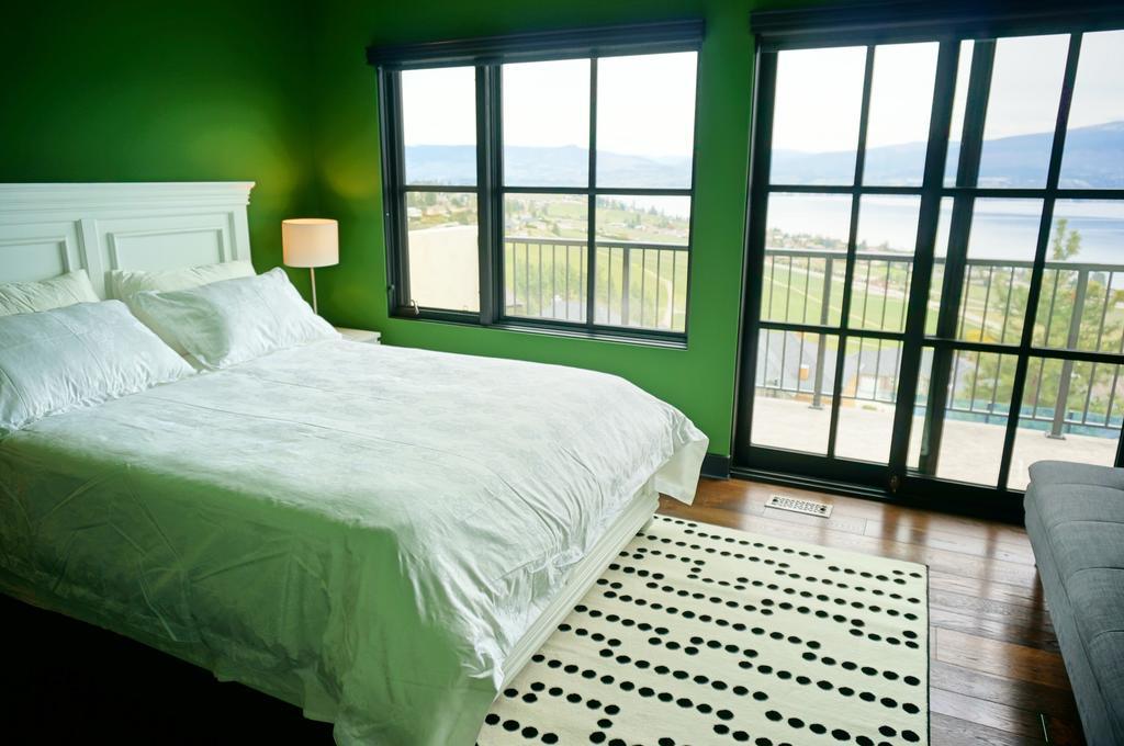 Mission Hill Lake View Villa Уест Келоуна Екстериор снимка