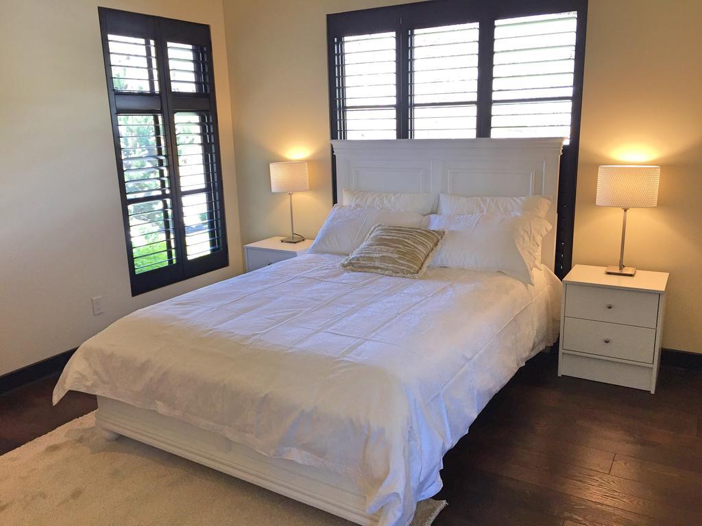 Mission Hill Lake View Villa Уест Келоуна Екстериор снимка