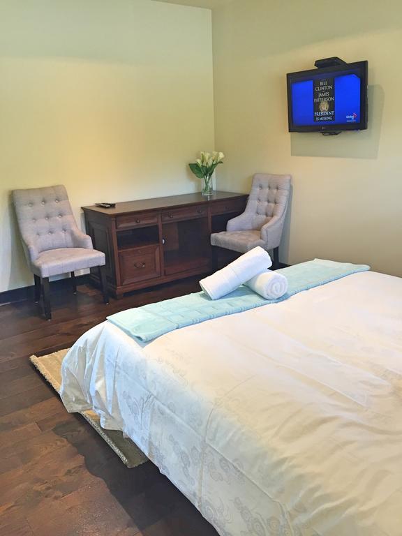 Mission Hill Lake View Villa Уест Келоуна Екстериор снимка