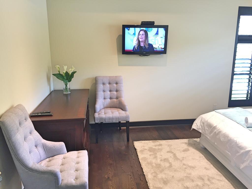 Mission Hill Lake View Villa Уест Келоуна Екстериор снимка