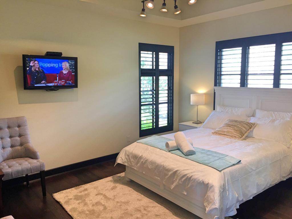 Mission Hill Lake View Villa Уест Келоуна Екстериор снимка